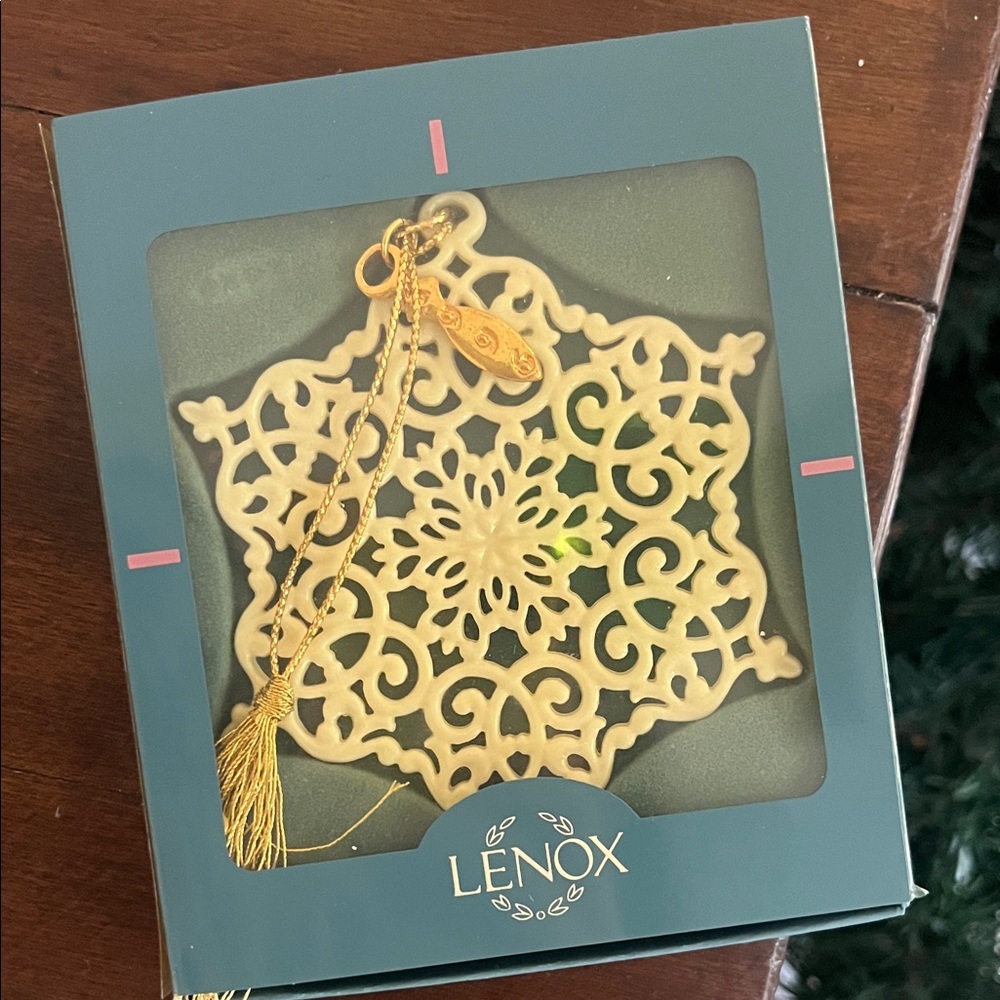Lenox 1996 snow fantasies snowflake ornament with year tag